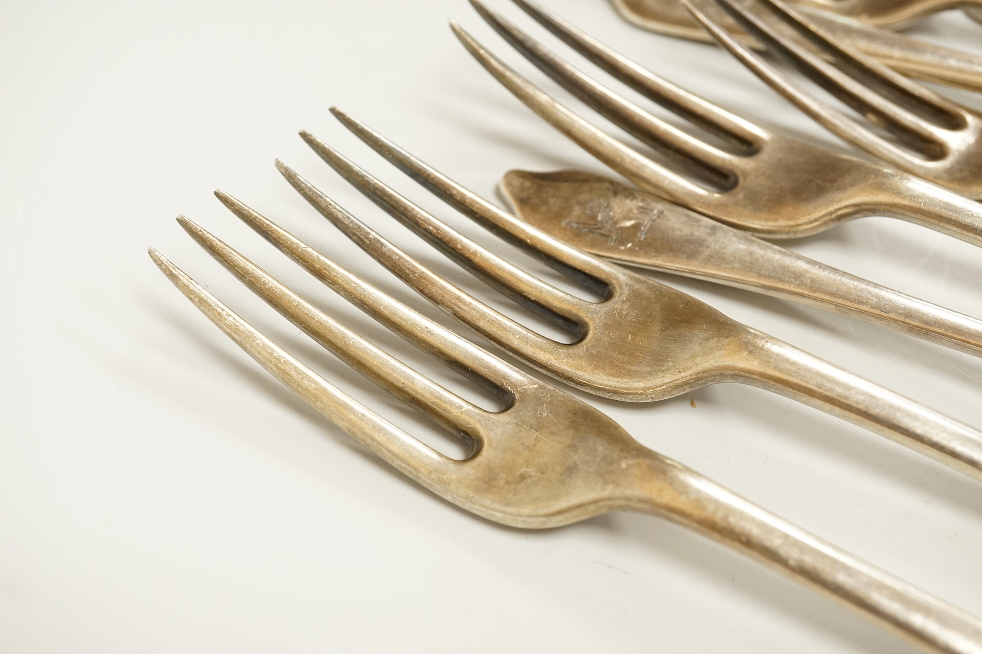 A set of seven late Victorian silver dog-nose three pronged table forks and ten matching dessert forks, all with engraved crest, Francis Higgins’s III, London, 1889, table fork length 19.5 cm, 34.5 oz.